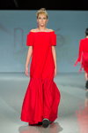 Desfile de NÓLÓ — Riga Fashion Week SS16 (looks: vestido rojo)