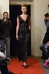 Pokaz Stylista & Bulichev — Riga Fashion Week SS16 (ubrania i obraz: suknia wieczorowa z dekoltem czarna koronkowa, półbuty czarne)