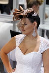 Причёски для невест — Роза Ветров - HAIR 2015 (наряды и образы: белое свадебное платье)