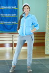 В Минске прошла презентация одежды нового белорусского бренда SVT (наряды и образы: серые спортивные брюки, голубая спортивная куртка)