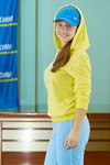 У Мінську пройшла презентація одягу нового білоруського бренду SVT (наряди й образи: жовта толстовка, блакитні спортивні штани)