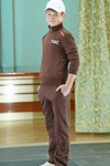 У Мінську пройшла презентація одягу нового білоруського бренду SVT (наряди й образи: коричневий спортивний костюм)