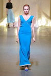 Desfile de Anastasiia Ivanova — Ukrainian Fashion Week FW15/16 (looks: vestido azul claro)