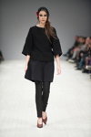 Modenschau von BOBKOVA — Ukrainian Fashion Week FW15/16 (Looks: schwarzer Pullover, schwarze Hose)