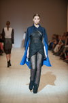 Mariya Melnyk. Desfile de Olena Dats' — Ukrainian Fashion Week FW15/16 (looks: abrigo azul)