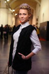 Gäste — Ukrainian Fashion Week FW15/16 (Looks: weiße Bluse, schwarze Weste)