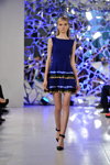 Desfile de Anastasiia Ivanova — Ukrainian Fashion Week SS16 (looks: vestido azul corto, zapatos de tacón negros)