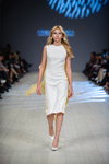 Desfile de Alonova — Ukrainian Fashion Week SS16 (looks: vestido blanco)