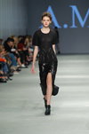 Desfile de A.M.G. — Ukrainian Fashion Week SS16 (looks: top negro, falda con abertura negra)