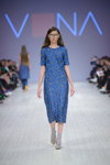 Desfile de Fresh Fashion — Ukrainian Fashion Week SS16 (looks: vestido azul estampado, calcetines azul claro transparentes)