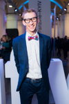 Vyacheslav Solomka. Guests — Ukrainian Fashion Week SS16 (looks: blue men's suit, white shirt, multicolored bow-tie, glasses)