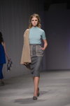 Desfile de The COAT by Kate SILCHENKO — Ukrainian Fashion Week SS16 (looks: falda gris)