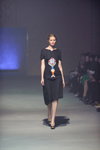Modenschau von MAKI — Ukrainian Fashion Week SS16 (Looks: schwarzes Kleid, schwarze Pumps)