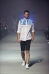 Modenschau von MAKI — Ukrainian Fashion Week SS16 (Looks: weißes Hemd, schwarze Shorts, weiße Sneakers)