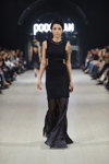 Desfile de PODOLYAN — Ukrainian Fashion Week SS16 (looks: vestido de noche negro)
