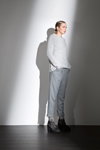 Лукбук Annette Görtz AW 2015 (наряды и образы: белый джемпер, серые брюки)