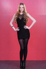 fitted (looks: black mini fitted dress, black tights)