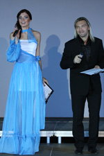 ведуча Фестивалю "Мамонт 2011" (02.10.2011, Мінськ). Катерина Любчик (наряди й образи: блакитна сукня)