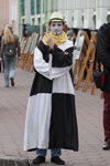 Ранняя осень 2015. Уличная мода в Гомеле (наряды и образы: желтая шляпа)