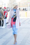 Moda en la calle. 21/10/2015 — Mercedes-Benz Fashion Week Russia (looks: vestido azul claro, zapatos de tacón azul claro)
