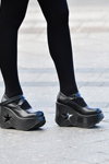 Moda en la calle. 22/10/2015 — Mercedes-Benz Fashion Week Russia (looks: pantis negros, zapatos de tacón negros)