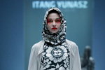 Modenschau von Itang Yunasz — Jakarta Fashion Week SS17