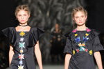 Modenschau von NAVRO — Ukrainian Fashion Week SS17