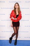 Julia Wulf. Гамбургский Alsterhaus открыл новый Luxury Hall (наряды и образы: красная куртка, чёрные прозрачные колготки)