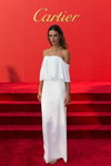 Алессандра Амбросіо. Cartier International Dubai Polo 2016 (наряди й образи: біла вечірня сукня)