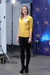 Casting "Miss Białorusi 2016". Część 1 (ubrania i obraz: pulower żółty, legginsy czarne, półbuty czarne)