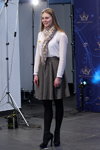 Casting "Miss Białorusi 2016". Część 1 (ubrania i obraz: bluzka biała, szalik w kratę, spódnica szara, rajstopy czarne gęste, półbuty czarne)