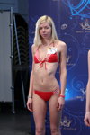Casting w strojach kąpielowych — Miss Białorusi 2016. Część 2 (ubrania i obraz: strój kąpielowy czerwony, blond (kolor włosów))