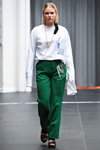 Показ Peter Schamaun — Copenhagen Fashion Week AW16/17 (наряды и образы: белый джемпер, зеленые брюки, блонд (цвет волос))