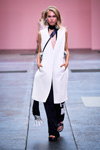 Pokaz By Malene Birger — Copenhagen Fashion Week SS17 (ubrania i obraz: kamizelka biała, spodnie czarne)