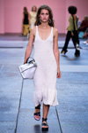 Pokaz By Malene Birger — Copenhagen Fashion Week SS17 (ubrania i obraz: sukienka midi biała)