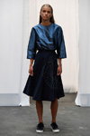 Показ KADK's Bachelor Show — Copenhagen Fashion Week SS17 (наряды и образы: синяя блуза, синяя юбка)
