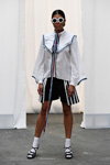 Паказ KADK's Bachelor Show — Copenhagen Fashion Week SS17 (нарады і вобразы: белая блуза, белыя трыкатажныя шкарпэткі, чорныя басаножкі)
