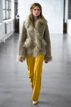 Показ Saks Potts — Copenhagen Fashion Week SS17 (наряды и образы: желтые брюки)