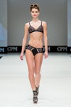 Barbara lingerie show — CPM FW16/17 (looks: black bra, black briefs, black pumps)