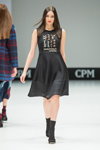 Pokaz Beatrice B — CPM FW16/17 (ubrania i obraz: skarpetki czarne, sandały czarne, sukienka czarna)