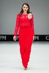 Pokaz Marc Cain — CPM FW16/17 (ubrania i obraz: suknia wieczorowa czerwona)