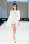 Pokaz bielizny MIA-MIA — CPM FW16/17 (ubrania i obraz: nocna koszula z gipiury biała)