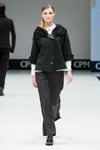 Pokaz Alexandra Pogoretskaya — CPM FW16/17 (ubrania i obraz: żakiet czarny, spodnie czarne)