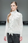 Показ Alexandra Pogoretskaya — CPM FW16/17 (наряды и образы: белая блуза)