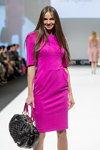 Modenschau von VEMINA CITY — CPM FW16/17 (Looks: Fuchsia Kleid, schwarze Handtasche)