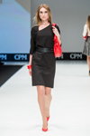 Modenschau von VEMINA CITY — CPM FW16/17 (Looks: schwarzes Kleid, rote Handtasche, rote Pumps)