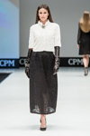 Desfile de VEMINA CITY — CPM FW16/17 (looks: top blanco, guantes largos de piel negros, zapatos de tacón negros, falda de encaje de guipur midi negra)
