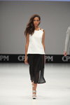 Pokaz Ardistia New York — CPM SS17 (ubrania i obraz: top biały, spódnica czarna)
