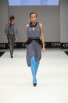Показ ArtFuture — выставка CPM SS17 (наряды и образы: клетчатое платье, голубые колготки)