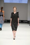 Pokaz ArtFuture — CPM SS17 (ubrania i obraz: sukienka czarna, półbuty czarne)